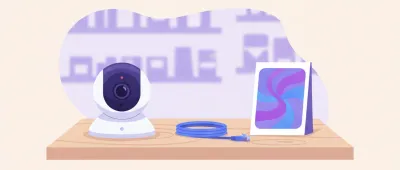 Ilustración de una cámara EZVIZ C6N con base giratoria sobre un estante, junto a un cable de red y un cartel de mostrador de comercio
