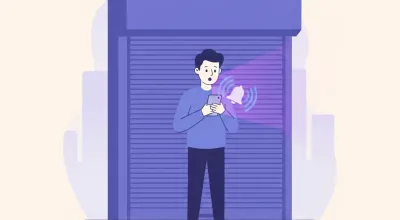 Ilustración de un empleado mirando el celular con la notificación de una alarma frente a la persiana cerrada de un local comercial de noche